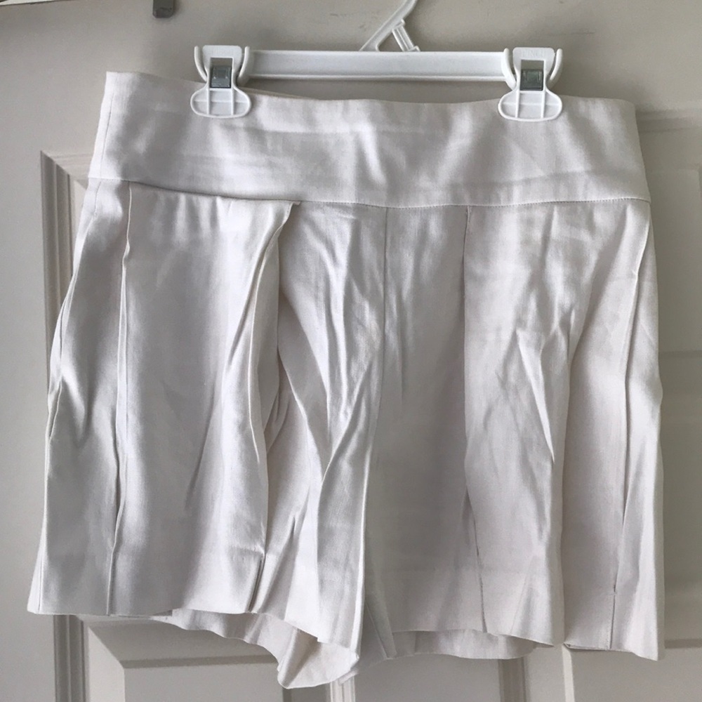Nicole Miller high waisted white linen shorts